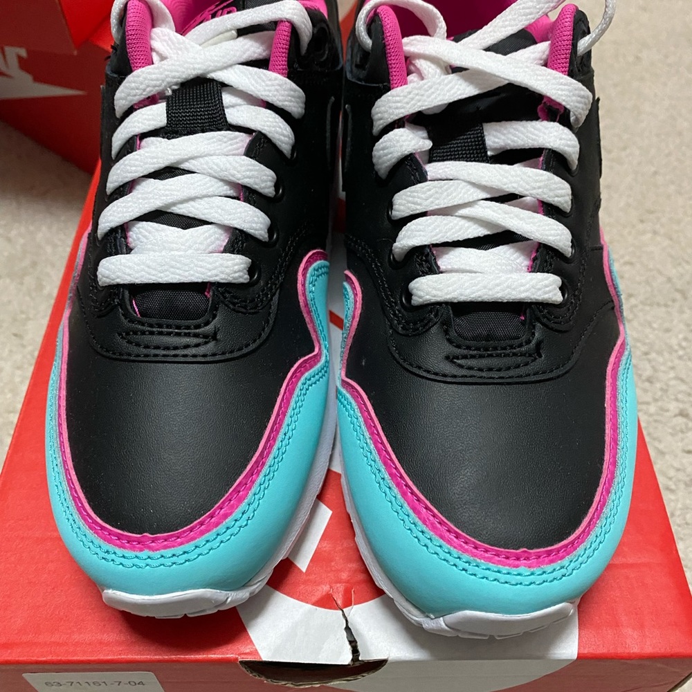 Nike Air Max 1- size 5 Y NEW- 6.5 womens